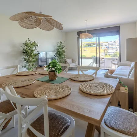 Apartment 900m From The In With A Pool Estepona