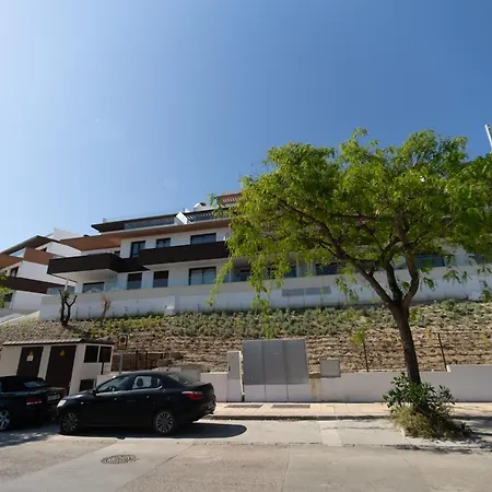 Apartment 900m From The In With A Pool Estepona