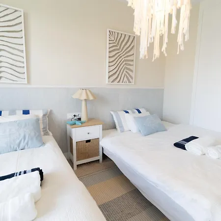900m From The In With A Pool Apartment *