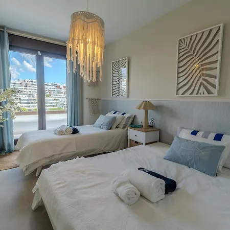 Apartment 900m From The In With A Pool Estepona